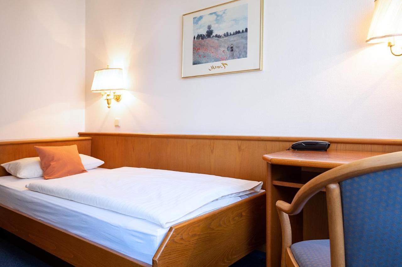 Hotel Am Steinberg ฮิลเดสไฮม์ ภายนอก รูปภาพ
